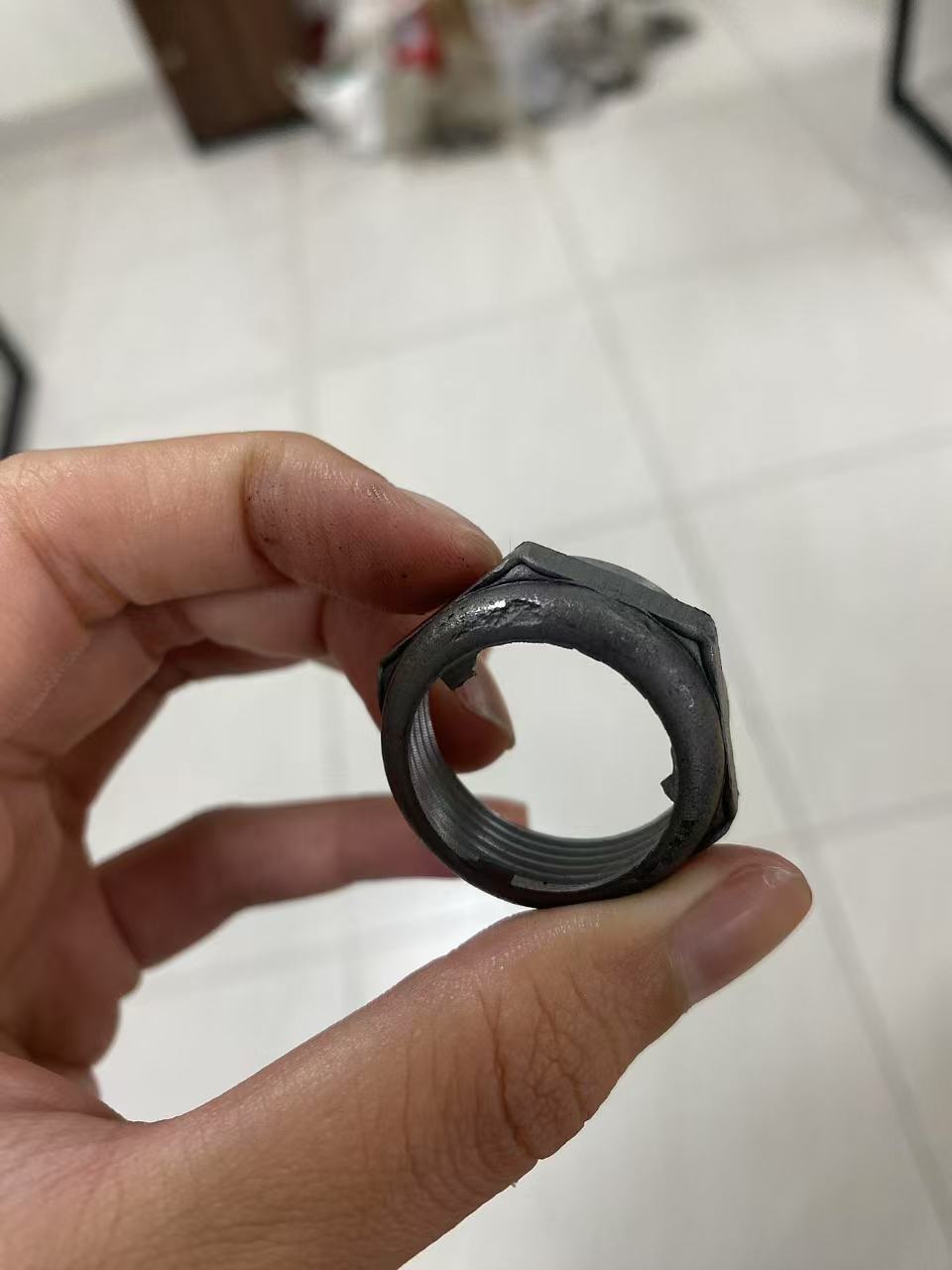 车削后，有铁屑